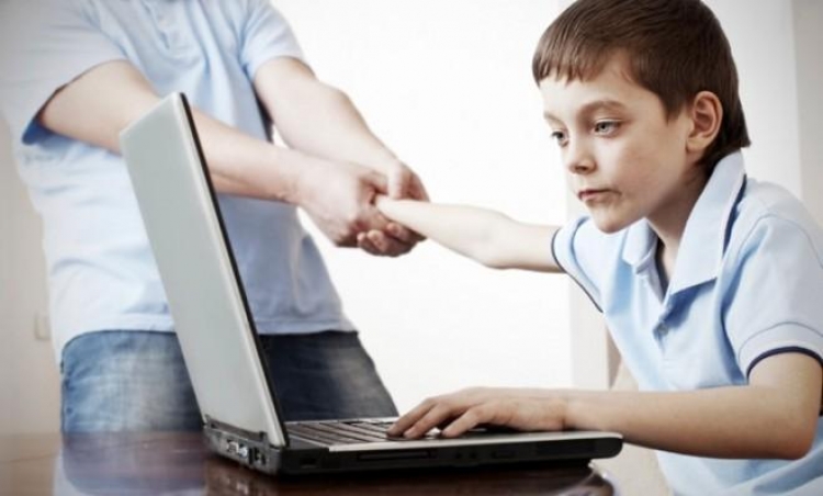 RODITELJI OPREZ: Djeca mogu postati zavisnici od interneta i video igrica
